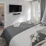 Peaceful Dream Near Split With Heated Pool Villa