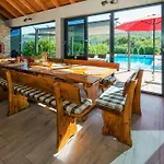 Peaceful Dream Near Split With Heated Pool