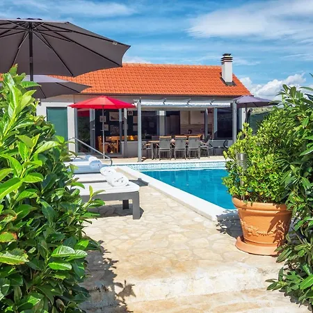 빌라 Peaceful Dream Near Split With Heated Pool *