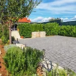 Willa Peaceful Dream Near Split With Heated Pool