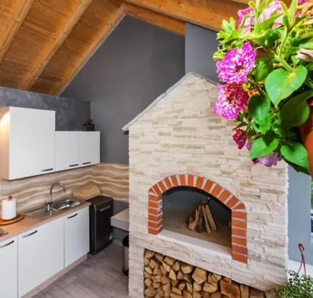 Peaceful Dream Near Split With Heated Pool *