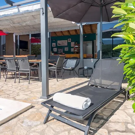 Vila Peaceful Dream Near Split With Heated Pool *