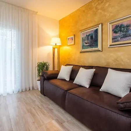 Peaceful Dream Near Split With Heated Pool *